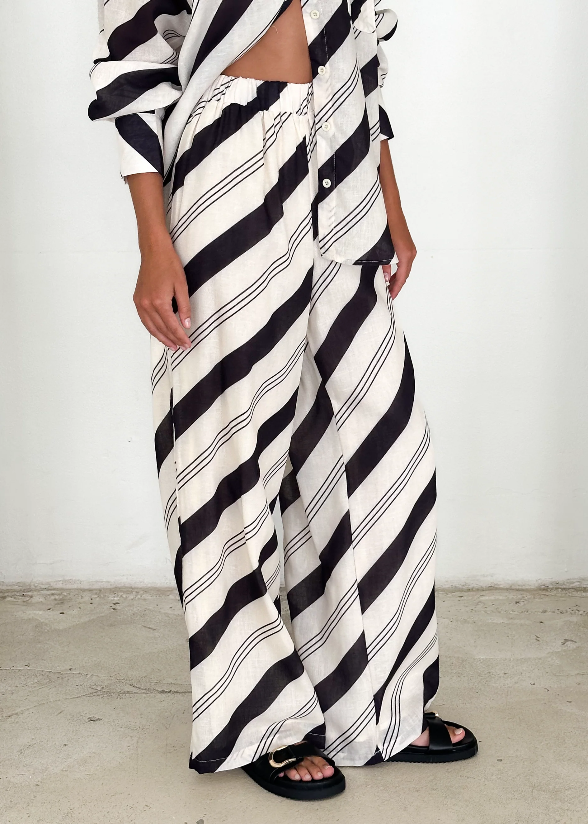 Jessa Shirt - Black Stripe - Image 18