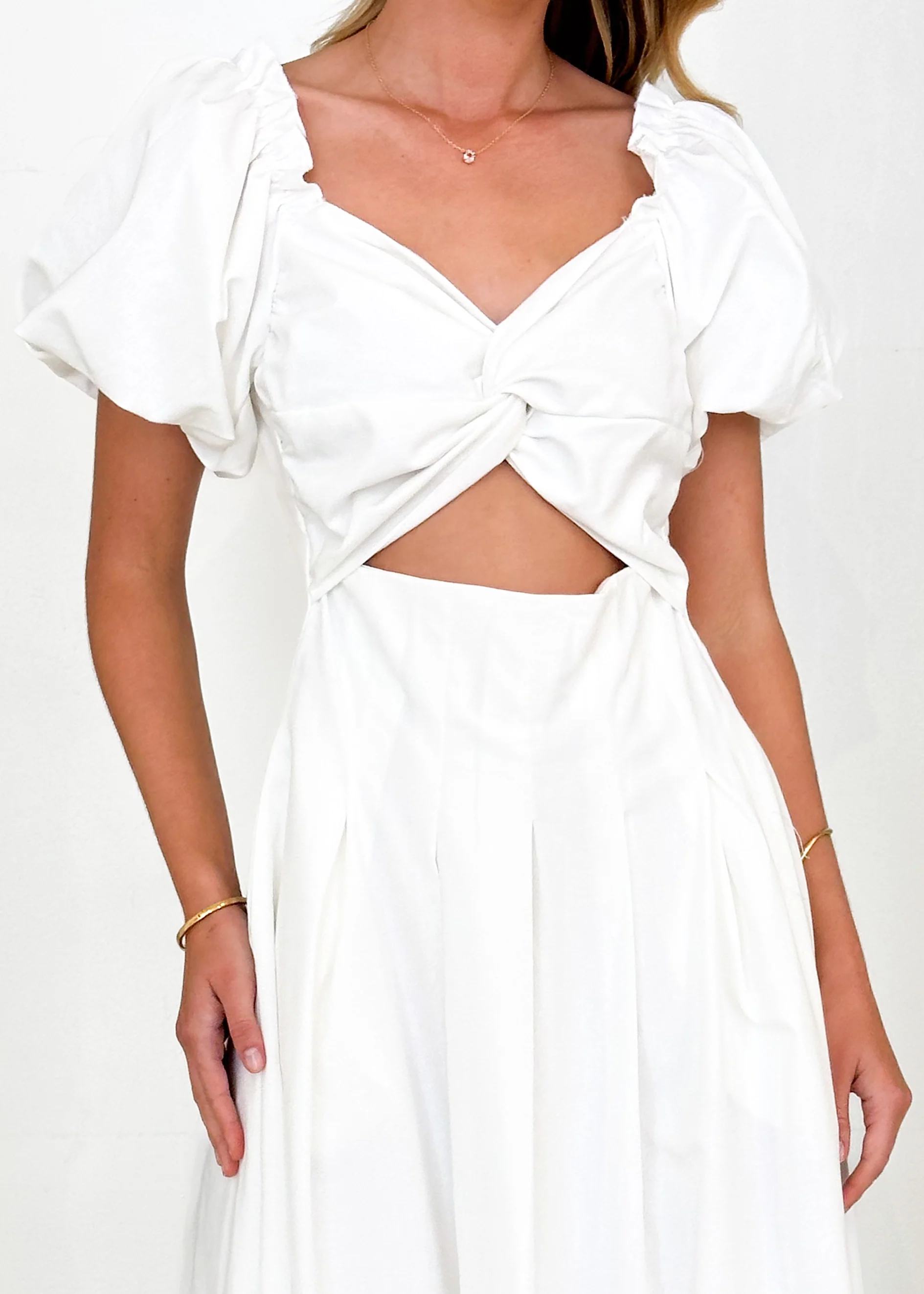 Larttie Off Shoulder Midi Dress - Off White - Image 8
