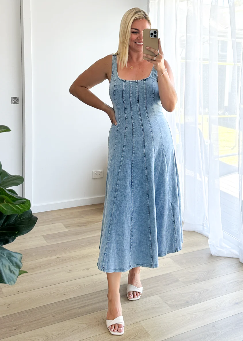 Zaydie Denim Midi Dress - Light Blue - Image 5